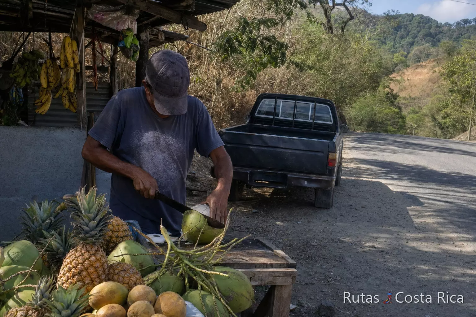Puesto de pipa fría en carretera del Pacífico de Costa Rica, parada típica en enero